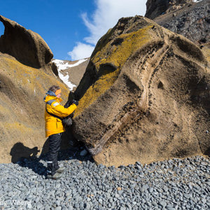 2017-01-02 - Bijzondere rotsen<br/>Brown Bluff - Antarctica<br/>Canon EOS 5D Mark III - 17 mm - f/8.0, 1/200 sec, ISO 200