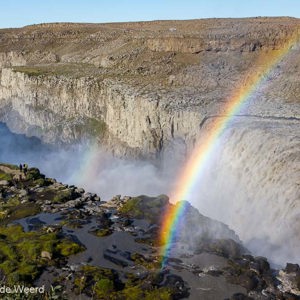 2012-07-28 - Joepie, zon - dus een regenboog bij de waterval<br/>Waterval Dettifoss - Dettifoss - IJsland<br/>Canon EOS 7D - 24 mm - f/11.0, 1/160 sec, ISO 200