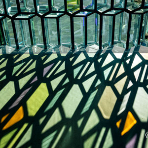2023-09-14 - Harpa - schaduwspel<br/>Harpa - Reykjavik - IJsland<br/>Canon EOS R6m2 - 35 mm - f/11.0, 0.01 sec, ISO 100