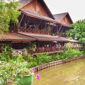 2009-08-16 - Uitzicht over het meer vanaf het restaurant<br/>Hotel Sepilok Nature Resort - Sandakan - Maleisië<br/>Canon EOS 50D - 24 mm - f/8.0, 1/15 sec, ISO 200