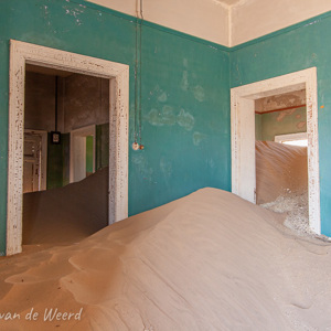 2007-08-08 - Kolmannskuppe, binnen in een huisje<br/>Kolmannskuppe - Lüderitz - Namibie<br/>Canon EOS 30D - 17 mm - f/10.0, 0.25 sec, ISO 200