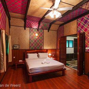 2009-08-16 - Onze riante kamer in onze bungalow<br/>Hotel Sepilok Nature Resort - Sandakan - Maleisië<br/>Canon EOS 50D - 10 mm - f/3.5, 0.05 sec, ISO 800