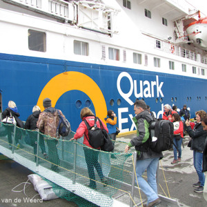 2016-12-20 - Yeah., we mogen aan boord!<br/>Ushuaia - Argentinië<br/>Canon PowerShot SX1 IS - 5 mm - f/4.0, 0.01 sec, ISO 80