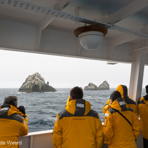 2016-12-25 - Uitzicht op Shag Rock, midden op zee<br/>Shag Rocks - Zuidelijke Atlantische Oceaan<br/>Canon EOS 5D Mark III - 24 mm - f/8.0, 0.02 sec, ISO 200