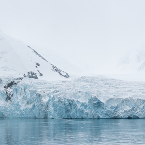 2016-12-29 - De Risting Glacier (gletsjer) aan het einde van het fjord<br/>Risting Glacier - Drygalski Fjord - Zuid-Georgia<br/>Canon EOS 5D Mark III - 70 mm - f/8.0, 1/1000 sec, ISO 400