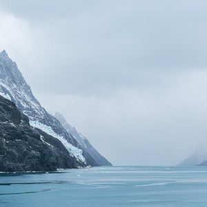 2016-12-29 - Het fjord, zuidwaarts gezien<br/>Drygalski Fjord - Zuid-Georgia<br/>Canon EOS 5D Mark III - 70 mm - f/8.0, 1/400 sec, ISO 400
