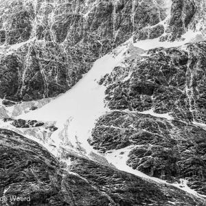 2016-12-29 - Detail van de ruige rotswand<br/>Drygalski Fjord - Zuid-Georgia<br/>Canon EOS 5D Mark III - 95 mm - f/8.0, 1/640 sec, ISO 400