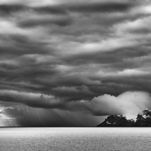 2017-01-01 - Slecht weer in de verte<br/>Point Wild - Elephant Island - Antarctica<br/>Canon EOS 5D Mark III - 70 mm - f/8.0, 1/500 sec, ISO 200
