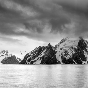 2017-01-01 - Dramatische luchten en rotsen<br/>Bransfield Strait - Antarctica<br/>Canon EOS 5D Mark III - 70 mm - f/8.0, 1/1600 sec, ISO 200