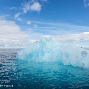 2017-01-01 - Kleine maar wel mooi blauwe ijsberg<br/>Chinstrap Camp - Elephant Island - Antarctica<br/>Canon EOS 5D Mark III - 22 mm - f/8.0, 1/800 sec, ISO 200