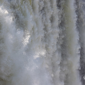 2024-04-26 - Een beejte zon op het water<br/>Victoria Falls - Victoria Falls - Zimbabwe<br/>Canon EOS R5 - 263 mm - f/7.1, 1/800 sec, ISO 400