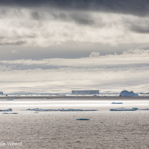 2017-01-02 - Overal dreven grotere en kleinere ijsbergen<br/>Bransfield Strait - Antarctica<br/>Canon EOS 5D Mark III - 200 mm - f/8.0, 1/1000 sec, ISO 200