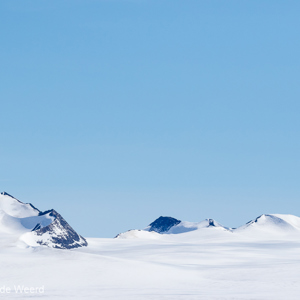 2017-01-02 - Wit landschap<br/>Bransfield Strait - Antarctica<br/>Canon EOS 7D Mark II - 190 mm - f/8.0, 1/3200 sec, ISO 400