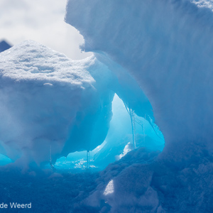 2017-01-02 - Blauw ijs en ijspegels<br/>Brown Bluff - Antarctica<br/>Canon EOS 7D Mark II - 210 mm - f/8.0, 1/1600 sec, ISO 200