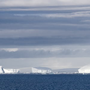 2017-01-02 - Enorme ijsbergen<br/>Bransfield Strait - Antarctica<br/>Canon EOS 7D Mark II - 100 mm - f/8.0, 1/1000 sec, ISO 200