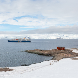 2017-01-03 - Overzicht over de prachtige baai<br/>Mikkelsen Harbor - D’Hainaut Island - Antarctica<br/>Canon EOS 5D Mark III - 35 mm - f/11.0, 1/500 sec, ISO 400