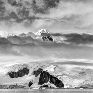 2017-01-03 - De prachtige ruige kusten vervelen nooit<br/>Bransfield Strait - Antarctica<br/>Canon EOS 7D Mark II - 170 mm - f/8.0, 1/2500 sec, ISO 250