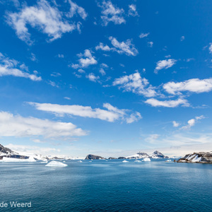 2017-01-03 - Prachtige blauwe luchten in een bijzondere omgeving<br/>Bransfield Strait - Antarctica<br/>Canon EOS 5D Mark III - 16 mm - f/8.0, 1/500 sec, ISO 400