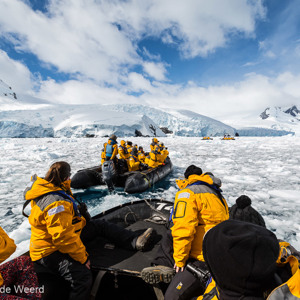 2017-01-03 - Wat een super-gave tocht met de zodiac door het pakijs<br/>Cierva Cove - Antarctica<br/>Canon EOS 5D Mark III - 16 mm - f/8.0, 1/400 sec, ISO 200
