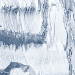2017-01-03 - Detail van de wand van een ijsberg<br/>Cierva Cove - Antarctica<br/>Canon EOS 7D Mark II - 285 mm - f/5.6, 1/2000 sec, ISO 100