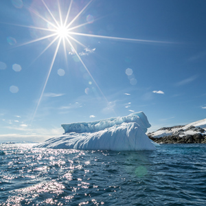 2017-01-03 - Een zonnebril was heel hard nodig<br/>Cierva Cove - Antarctica<br/>Canon EOS 5D Mark III - 16 mm - f/16.0, 1/125 sec, ISO 200