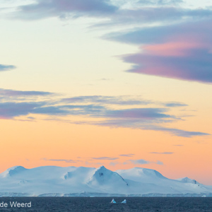 2017-01-04 - Mooie pasteltinten boven Antarctica<br/>Bransfield Strait - Antarctica<br/>Canon EOS 7D Mark II - 100 mm - f/4.5, 1/640 sec, ISO 1600