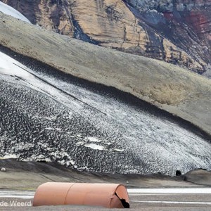 2017-01-04 - Ook de bergen hadden mooie kleuren en vormen<br/>Whaler’s Bay - Deception Island - Antarctica<br/>Canon EOS 7D Mark II - 100 mm - f/8.0, 1/1250 sec, ISO 1600