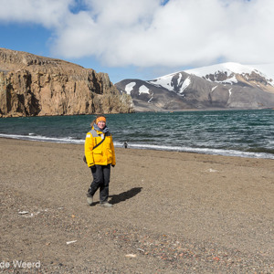 2017-01-04 - Het was zonnig, maar het waaide best stevig<br/>Whaler’s Bay - Deception Island - Antarctica<br/>Canon EOS 5D Mark III - 35 mm - f/8.0, 1/640 sec, ISO 400