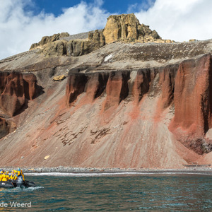 2017-01-04 - Tijdens de zodiac cruise langs de mooie rotsen<br/>Whaler’s Bay - Deception Island - Antarctica<br/>Canon EOS 5D Mark III - 35 mm - f/8.0, 1/320 sec, ISO 400