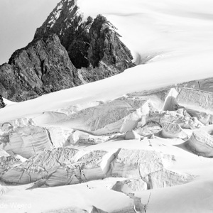 2017-01-04 - De sneeuw en ijs is in vreemde brokken uit elkaar gevallen<br/>Half Moon Island - South Shetland Islands - Antarctica<br/>Canon EOS 7D Mark II - 275 mm - f/8.0, 1/3200 sec, ISO 640