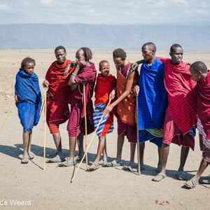 2015-10-19 - Klaar om te gaan springen<br/>Masai dorp - Mto Wa Mbu - Tanzania<br/>Canon EOS 5D Mark III - 47 mm - f/5.6, 1/200 sec, ISO 200