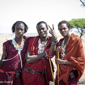 2015-10-19 - Stoere Masai krijgers<br/>Masai dorp - Mto Wa Mbu - Tanzania<br/>Canon EOS 5D Mark III - 70 mm - f/4.0, 1/160 sec, ISO 200