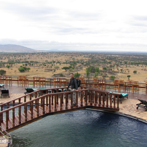 2015-10-23 - Jammer van het matige weer, het terras was prachtig<br/>Lobo Wildlife Lodge - Serengeti National Park - Tanzania<br/>Canon PowerShot SX1 IS - 5 mm - f/4.0, 1/320 sec, ISO 80