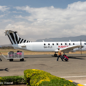 2015-10-25 - Ons kleine vliegtuigje naar Zanzibar<br/>Arusha Airport - Arusha - Tanzania<br/>Canon EOS 5D Mark III - 54 mm - f/8.0, 1/320 sec, ISO 200