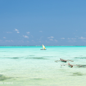2015-10-26 - Vissersbootjes komen terug als het weer vloed wordt<br/>Casa del Mar - Jambiani - Zanzibar<br/>Canon EOS 5D Mark III - 70 mm - f/8.0, 1/160 sec, ISO 100