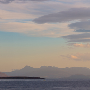 2016-10-16 - Bijzondere wolken boven het meer<br/>Broadford - Schotland<br/>Canon EOS 5D Mark III - 200 mm - f/5.6, 1/500 sec, ISO 200