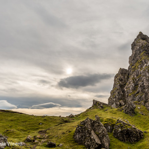 2016-10-16 - Rotsen en een waterig zonnetje<br/>Old Man of Storr - Trotternish - Schotland<br/>Canon EOS 5D Mark III - 24 mm - f/8.0, 1/320 sec, ISO 200