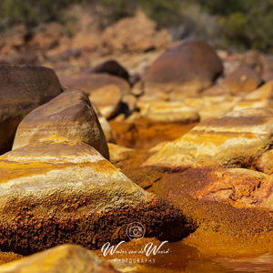 2023-05-03 - Mooie kleur-randen op de grote keien<br/>Rio Tinto - Berrocal - Spanje<br/>Canon EOS R5 - 74 mm - f/7.1, 1/500 sec, ISO 200