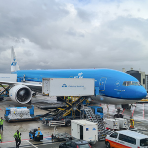 2024-04-24 - Ons vliegtuig naar Johannesburg<br/>Schiphol - Amsterdam - Nederland<br/>SM-G981B - 5.4 mm - f/1.8, 1/1500 sec, ISO 50