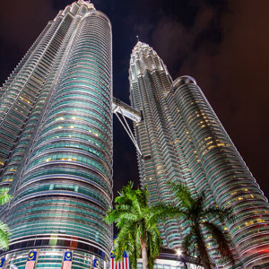2009-08-28 - en bij nacht...<br/>Petronas Twin Towers - Kuala Lumpur - Maleisië<br/>Canon EOS 50D - 12 mm - f/8.0, 1/8 sec, ISO 800