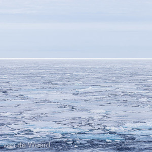 2022-07-16 - Pakijs zover je kunt zien, tot de horizon<br/>Pakijs grens op 81,39° NB - Spitsbergen<br/>Canon EOS R5 - 100 mm - f/11.0, 1/400 sec, ISO 400