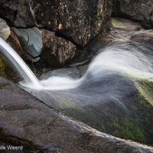 2016-10-16 - Waterstraal in plaats van waterval<br/>Fairy Pools - Glen Brittle - Schotland<br/>Canon EOS 5D Mark III - 32 mm - f/14.0, 0.4 sec, ISO 100