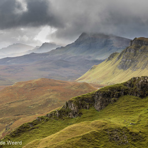 2016-10-18 - Donkere wolken boven een prachtig bergachtig landschap<br/>The Quiraing - Trotternish - Schotland<br/>Canon EOS 5D Mark III - 70 mm - f/8.0, 1/40 sec, ISO 200