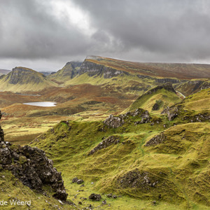 2016-10-18 - Het licht is prachtig op die groene rotsen<br/>The Quiraing - Trotternish - Schotland<br/>Canon EOS 5D Mark III - 29 mm - f/8.0, 0.05 sec, ISO 200