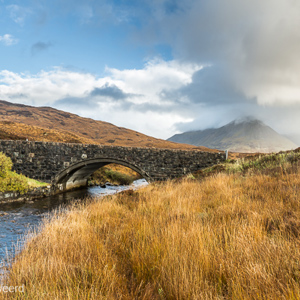 2016-10-18 - De regenbui komt eraan...<br/>Ergens tussen Sligachan en Broadford - Broadford - Schotland<br/>Canon EOS 5D Mark III - 24 mm - f/8.0, 0.02 sec, ISO 200
