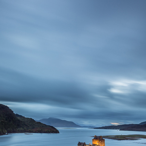 2016-10-18 - Eilean Donan Castle in het blauwe halfuurtje<br/>Eilean Donan Castle - Dornie - Schotland<br/>Canon EOS 5D Mark III - 22 mm - f/8.0, 70 sec, ISO 100