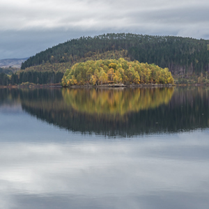 2016-10-19 - Weerspiegeling<br/>Loch Garry - Invergarry - Schotland<br/>Canon EOS 5D Mark III - 70 mm - f/8.0, 1/60 sec, ISO 400