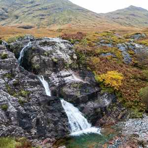 2016-10-20 - Waterval onderweg<br/>Weg van A82 naar Glen Etive - Glencoe - Schotland<br/>Canon EOS 5D Mark III - 24 mm - f/8.0, 0.02 sec, ISO 400