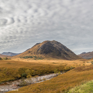 2016-10-20 - Carin bewonderd het uitzicht<br/>Weg van A82 naar Glen Etive - Glencoe - Schotland<br/>Canon EOS 5D Mark III - 24 mm - f/8.0, 1/160 sec, ISO 200