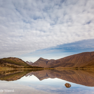 2016-10-20 - Weerspiegelingen in Glen Etive<br/>Glen Etive - Glencoe - Schotland<br/>Canon EOS 5D Mark III - 21 mm - f/8.0, 0.6 sec, ISO 100